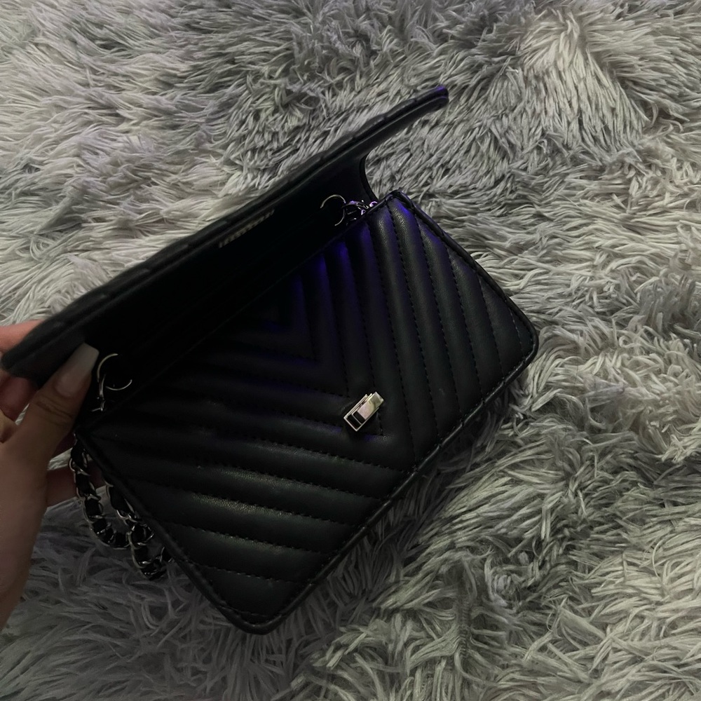 Black Purse - Picture 2 of 3